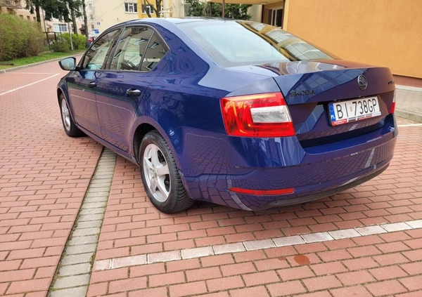 Skoda Octavia cena 39900 przebieg: 231924, rok produkcji 2017 z Białystok małe 211